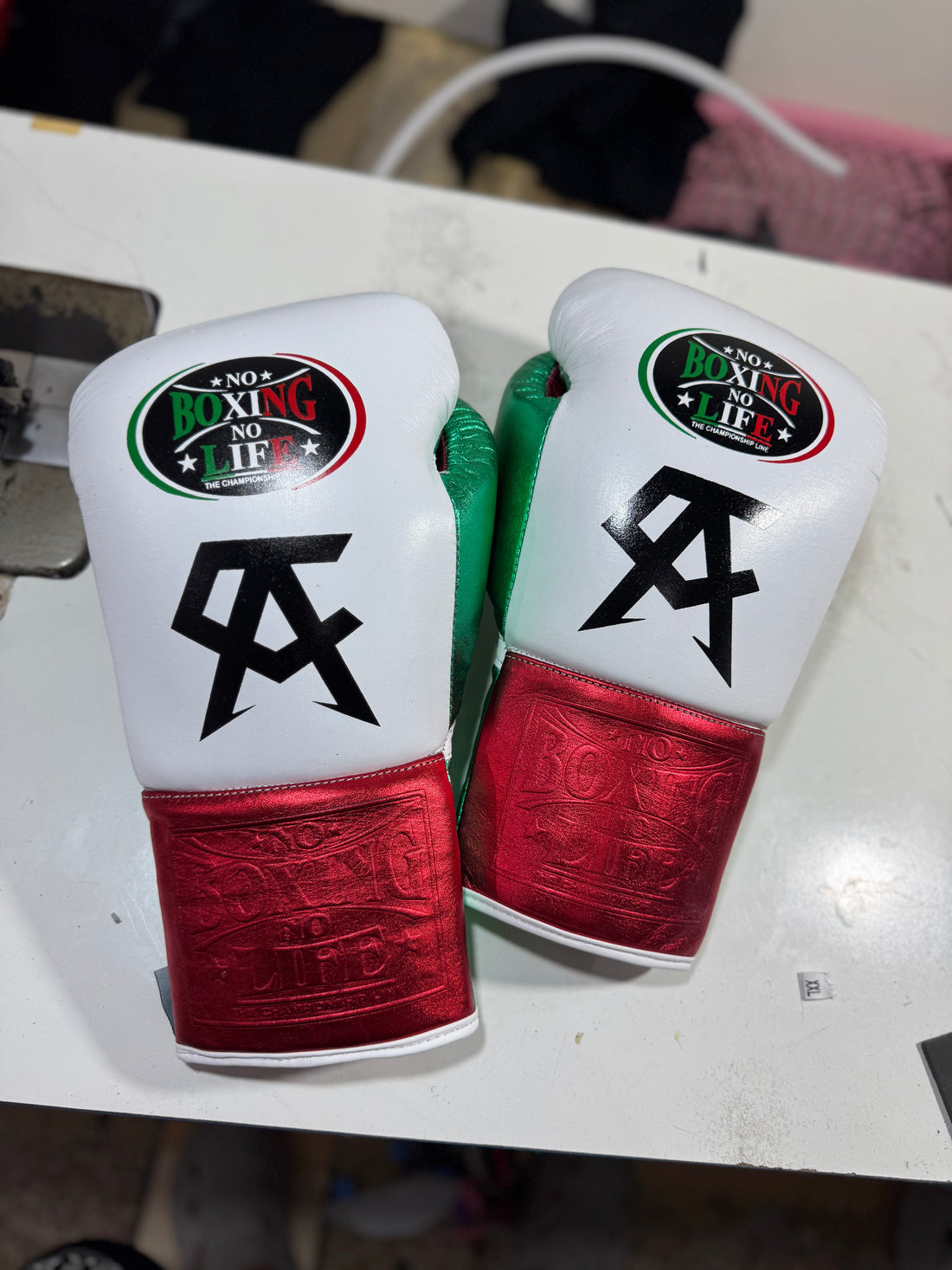 NO BOXING NO LIFE TRAINING GLOVES - METALLIC RED, GREEN & WHITE | 100% Pure Leather | Best Choice for Fighters